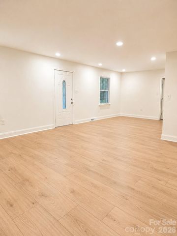 2007 Highland Street, Charlotte, NC 28208