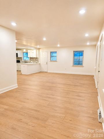 2007 Highland Street, Charlotte, NC 28208