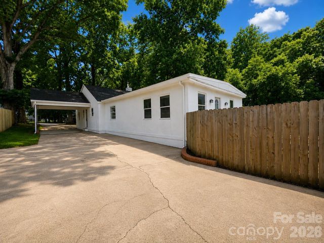 2007 Highland Street, Charlotte, NC 28208