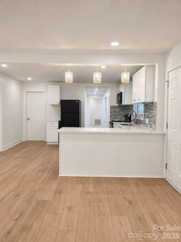 2007 Highland Street, Charlotte, NC 28208