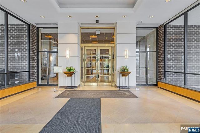 1600 Parker 17H, Fort Lee, NJ 07024