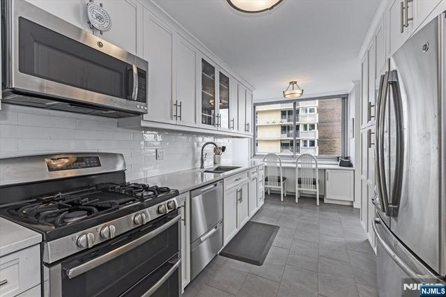 1600 Parker 17H, Fort Lee, NJ 07024