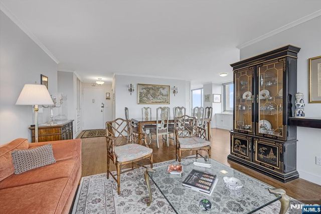 1600 Parker 17H, Fort Lee, NJ 07024