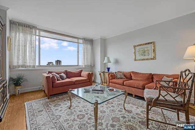 1600 Parker 17H, Fort Lee, NJ 07024