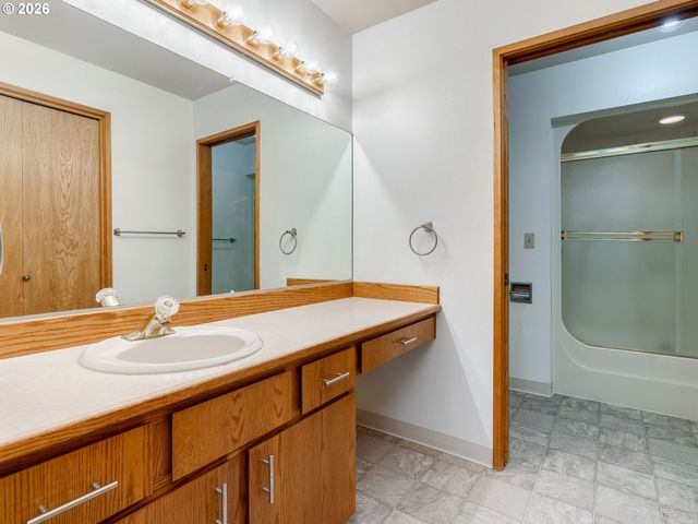 13817 Nw 10TH Ct C, Vancouver, WA 98685
