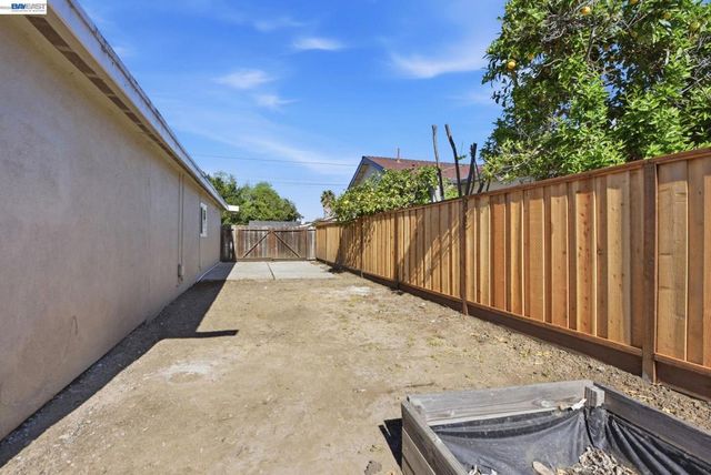 4498 Ladner St, Fremont, CA 94538