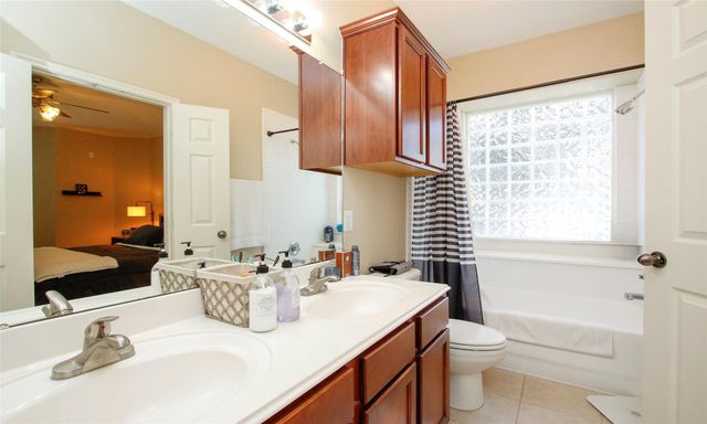 6607 Lake Woodlands Drive 223, The Woodlands, TX 77382