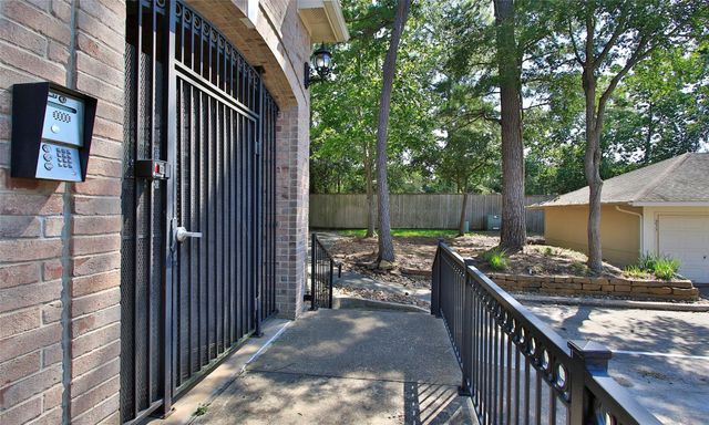 6607 Lake Woodlands Drive 223, The Woodlands, TX 77382
