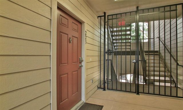 6607 Lake Woodlands Drive 223, The Woodlands, TX 77382