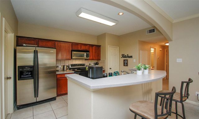 6607 Lake Woodlands Drive 223, The Woodlands, TX 77382