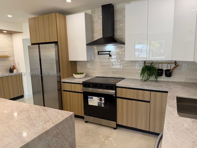 1055 NW 143rd St, Miami, FL 33168