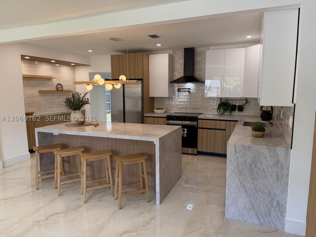 1055 NW 143rd St, Miami, FL 33168