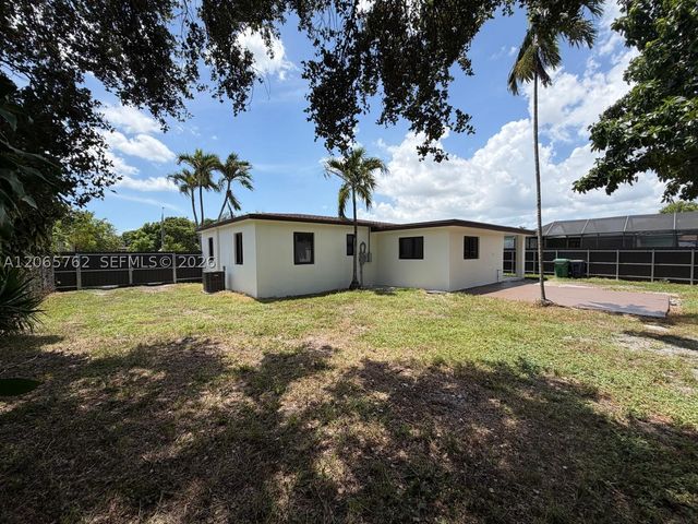 1055 NW 143rd St, Miami, FL 33168