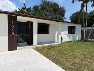 1055 NW 143rd St, Miami, FL 33168