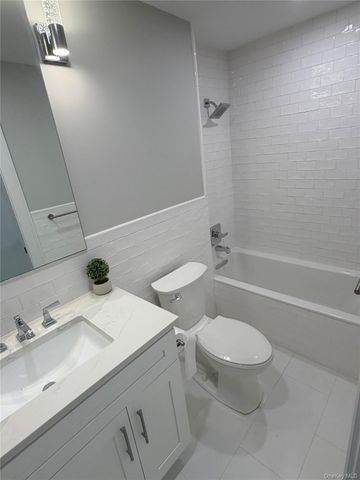 15419 Riverside Drive 24B, Beechhurst, NY 11357