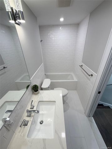 15419 Riverside Drive 24B, Beechhurst, NY 11357