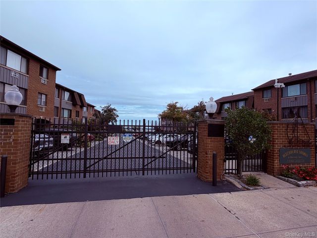 15419 Riverside Drive 24B, Beechhurst, NY 11357