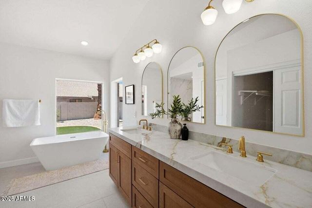 519 W COMSTOCK Drive, Gilbert, AZ 85233