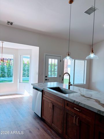 519 W COMSTOCK Drive, Gilbert, AZ 85233