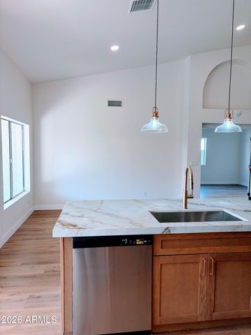 519 W COMSTOCK Drive, Gilbert, AZ 85233
