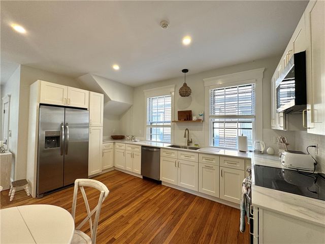 19 Walnut Street 1, Newport, RI 02840