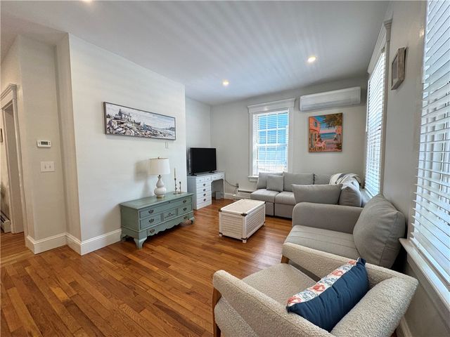 19 Walnut Street 1, Newport, RI 02840