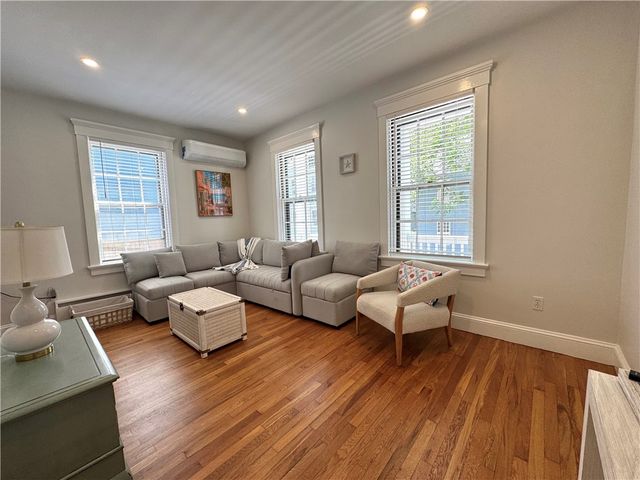 19 Walnut Street 1, Newport, RI 02840