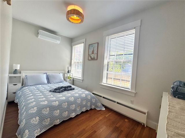 19 Walnut Street 1, Newport, RI 02840