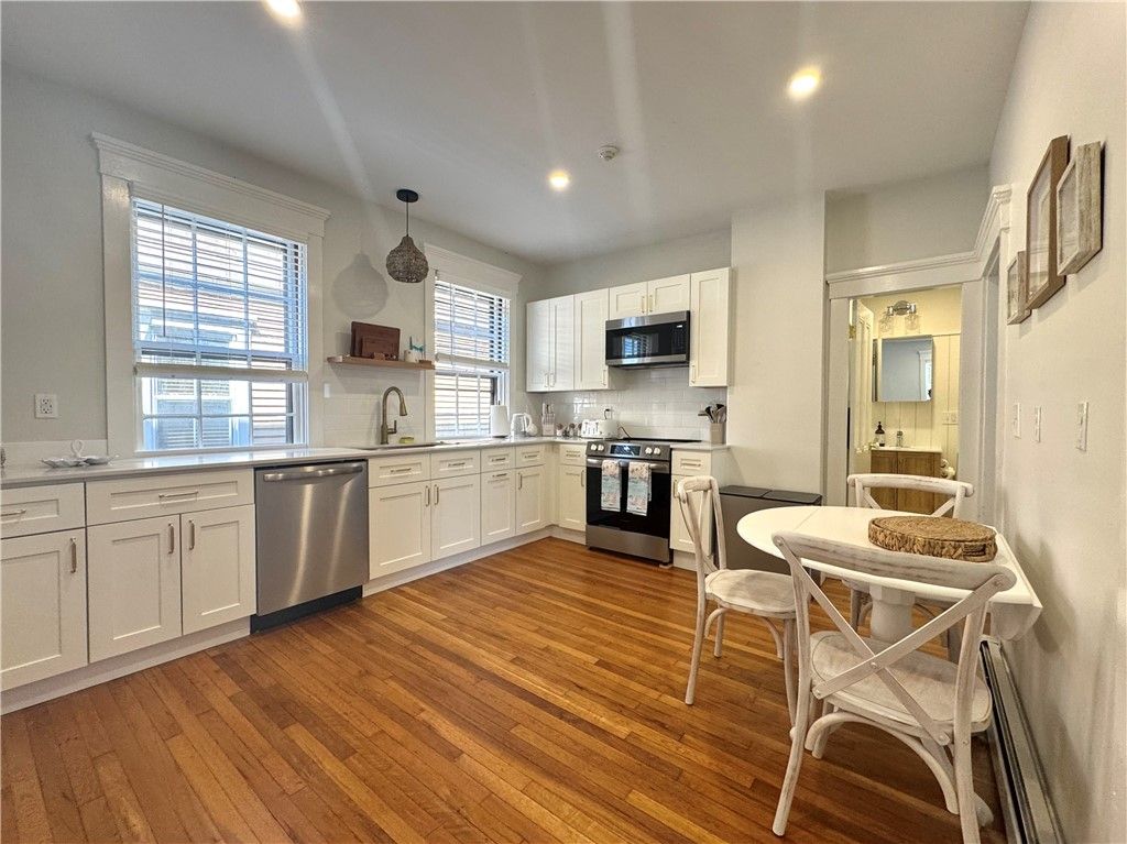 19 Walnut Street 1, Newport, RI 02840