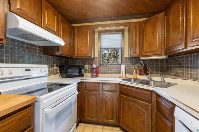 38 Maple Ave, Superior, WI 54880