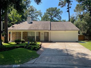 7 Rockridge Court, The Woodlands, TX 77381