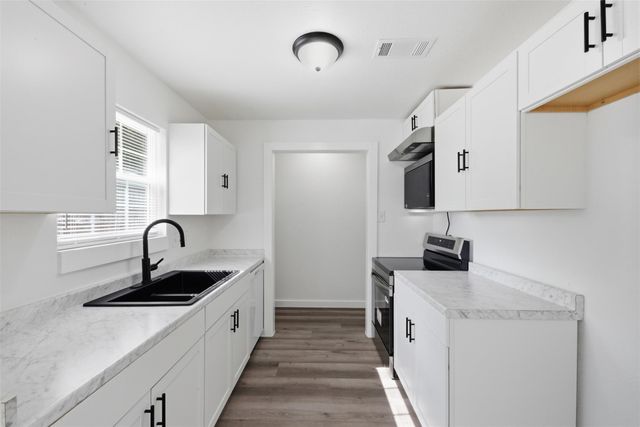 111 Calvin Street, Pasadena, TX 77506