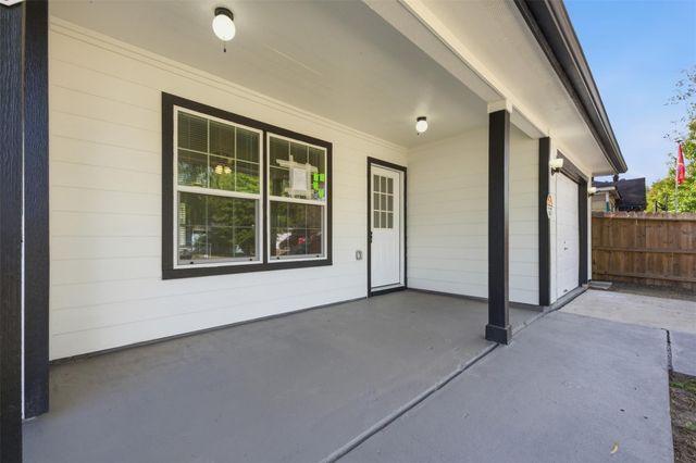 111 Calvin Street, Pasadena, TX 77506