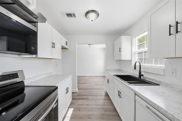 111 Calvin Street, Pasadena, TX 77506