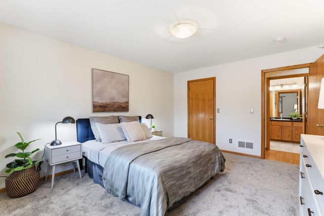 6918 42nd Avenue N, Crystal, MN 55427