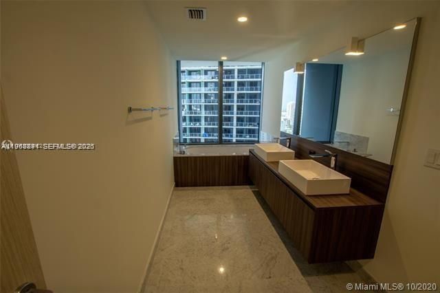 1000 Brickell Plaza 2809, Miami, FL 33131