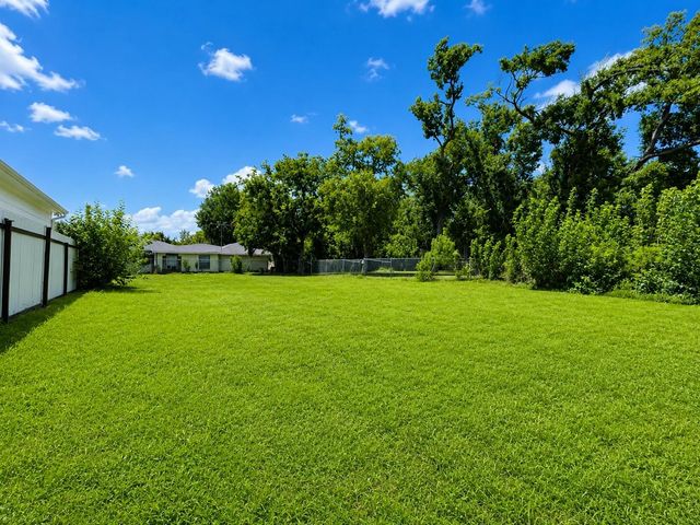 1035 Adolph Drive, Houston, TX 77091