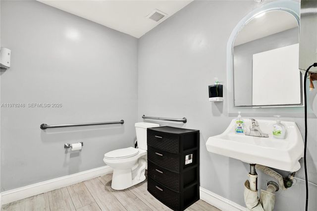 7770 NW 46th St 23, Doral, FL 33166