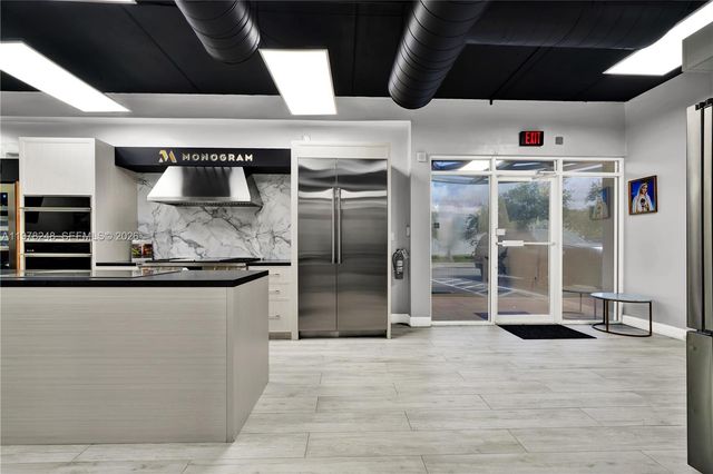 7770 NW 46th St 23, Doral, FL 33166