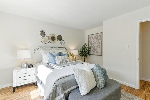 103 Piccadilly Place A, San Bruno, CA 94066