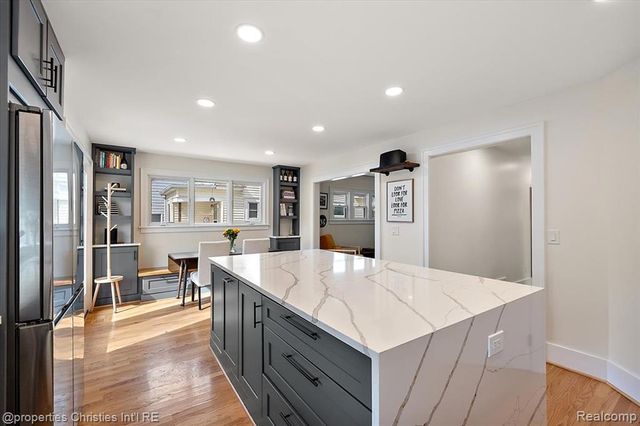 917 Maplegrove Avenue, Royal Oak, MI 48067