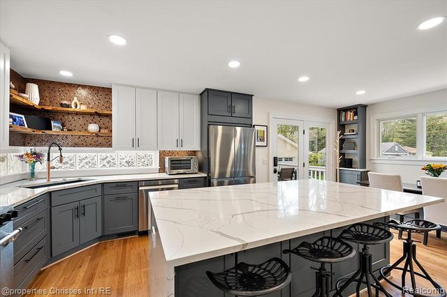917 Maplegrove Avenue, Royal Oak, MI 48067