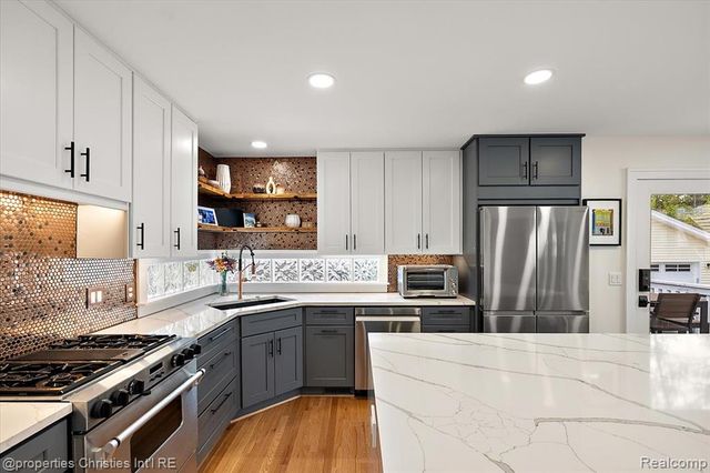 917 Maplegrove Avenue, Royal Oak, MI 48067
