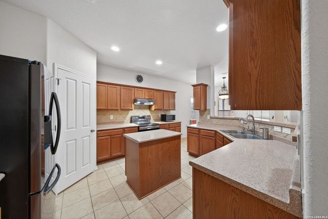 6806 Harbor Flds, Converse, TX 78109