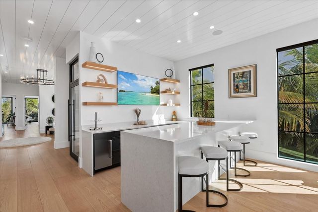 171 WHITTIER DRIVE, Sarasota, FL 34236