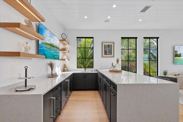 171 WHITTIER DRIVE, Sarasota, FL 34236