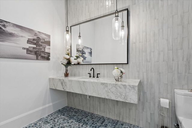 171 WHITTIER DRIVE, Sarasota, FL 34236