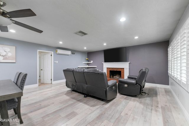 44410 Loneoak Avenue, Lancaster, CA 93534