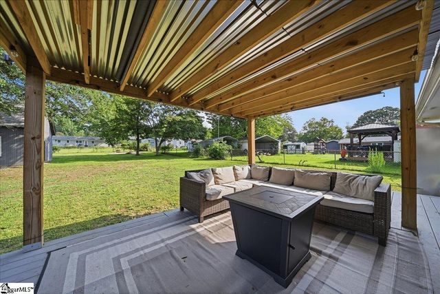 7 Marlow Lane, Taylors, SC 29687