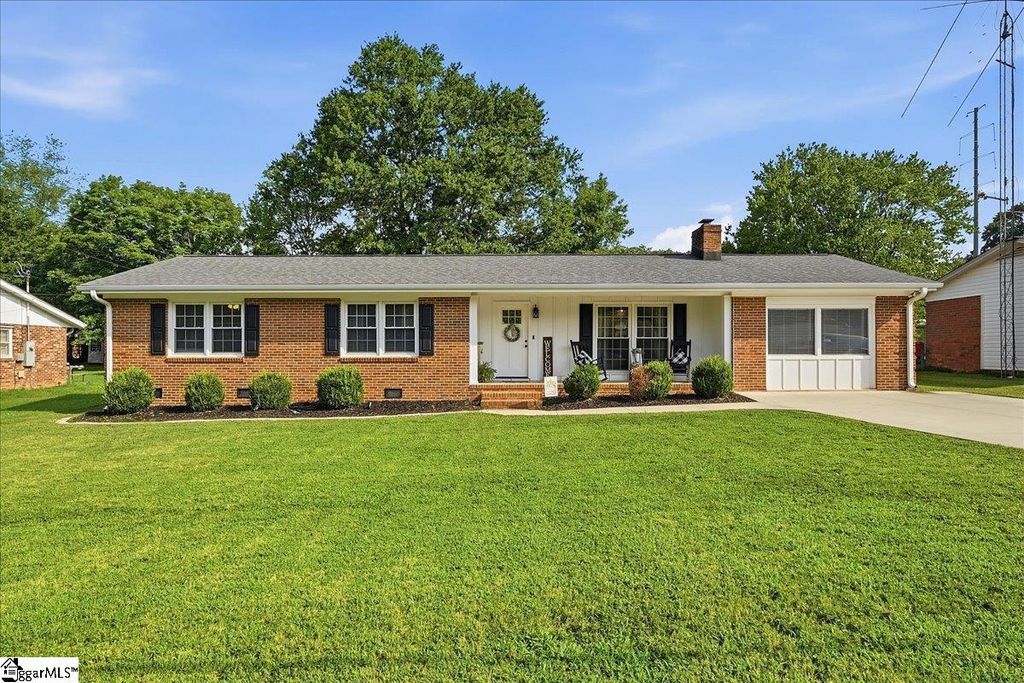 7 Marlow Lane, Taylors, SC 29687